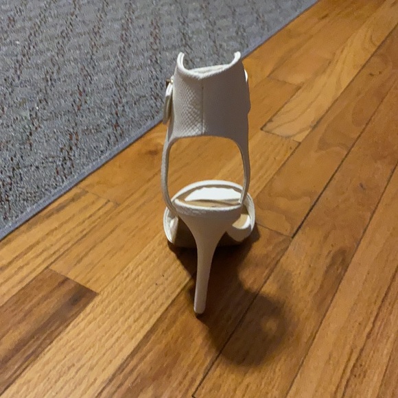 White heels - Picture 3 of 4